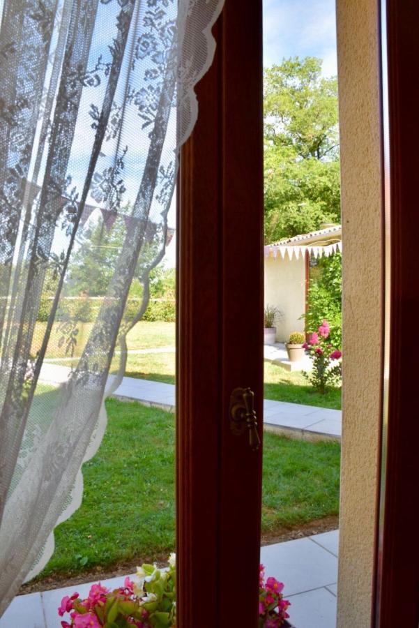 Libellule Panzió Coussac-Bonneval Kültér fotó